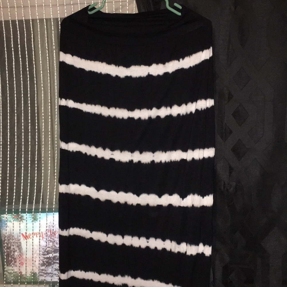 MAXI SKIRT  W/ HIGH SLIT